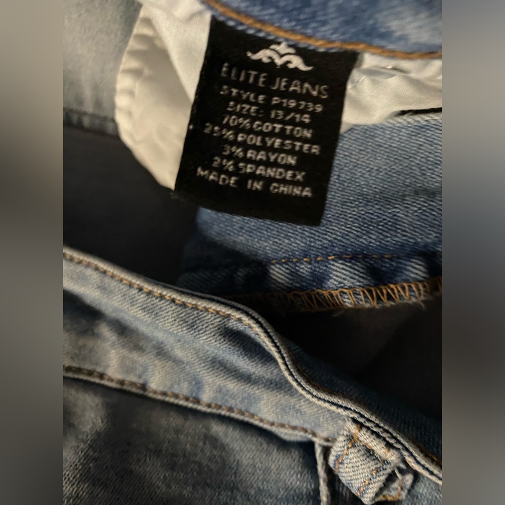 Jeans - Picture 2 of 3